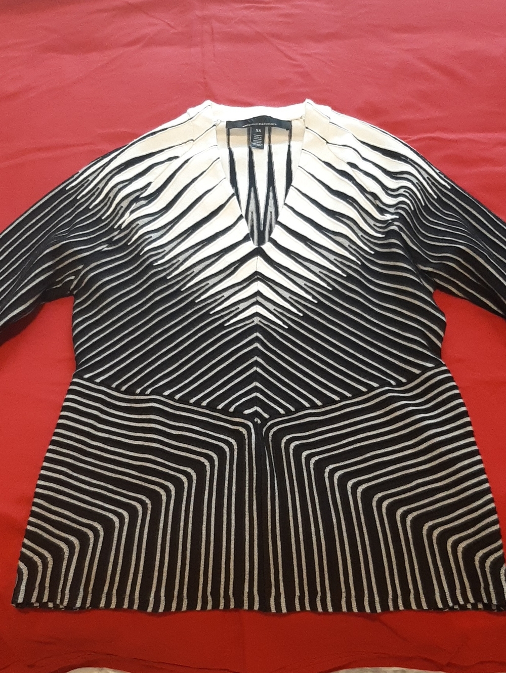 White House Black Market Geometric Long Sleeve Sweaterin Black & White XS